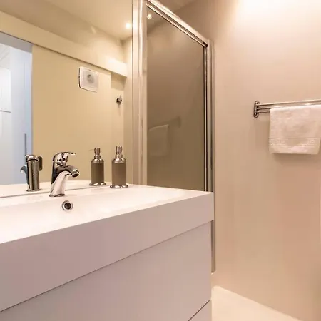 Charming And Well-located In Chiado 아파트